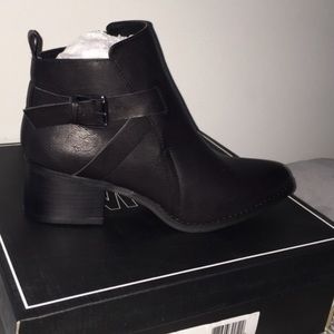 CUTE BLACK BOOTIES